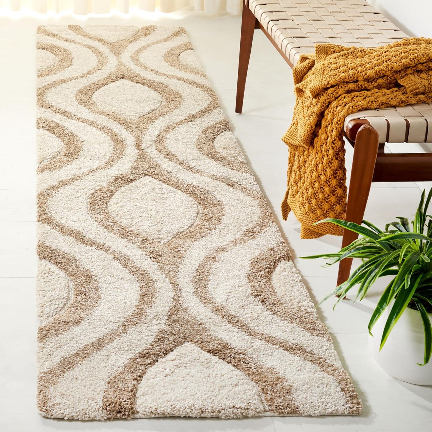 SAFAVIEH Florida Shag Collection Area Rug - 6'7" Round, Cream & Smoke, Modern Ogee Design, Non-Shedding & Easy Care, 1.2-inch Thick Ideal for High Traffic Areas in Living Room, Bedroom (SG461-1179)