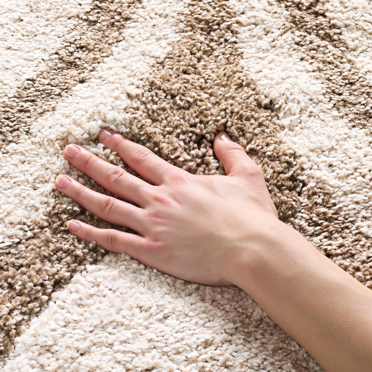 SAFAVIEH Florida Shag Collection Area Rug - 6'7" Round, Cream & Smoke, Modern Ogee Design, Non-Shedding & Easy Care, 1.2-inch Thick Ideal for High Traffic Areas in Living Room, Bedroom (SG461-1179)