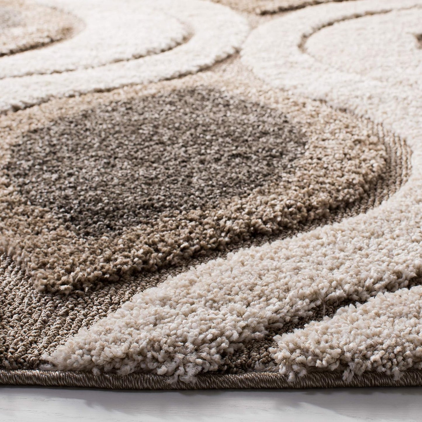 SAFAVIEH Florida Shag Collection Area Rug - 6'7" Round, Cream & Smoke, Modern Ogee Design, Non-Shedding & Easy Care, 1.2-inch Thick Ideal for High Traffic Areas in Living Room, Bedroom (SG461-1179)