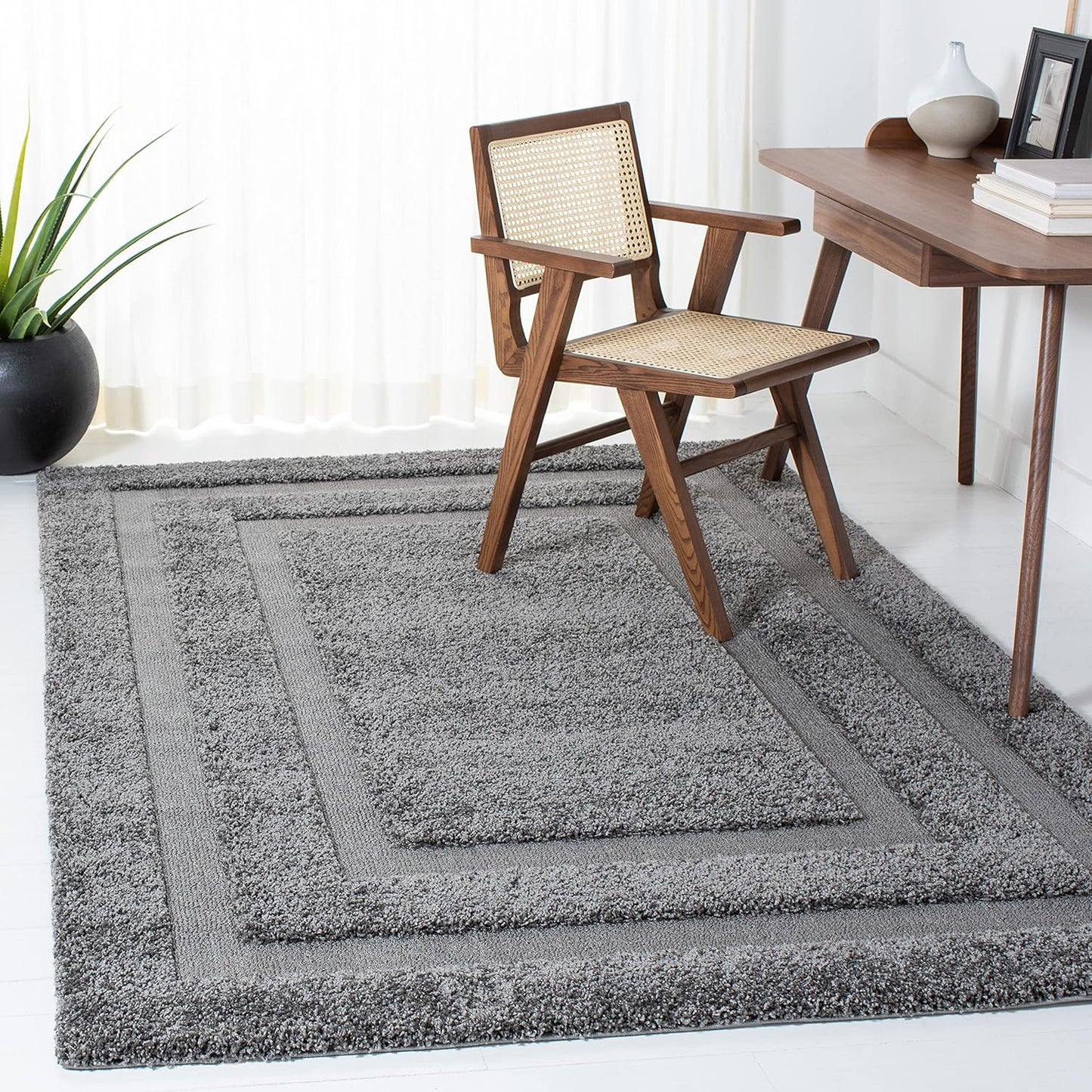SAFAVIEH Florida Shag Collection Area Rug - 6'7" Round, Creme & Creme, Border Design, Non-Shedding & Easy Care, 1.2-inch Thick Ideal for High Traffic Areas in Living Room, Bedroom (SG454-1111)