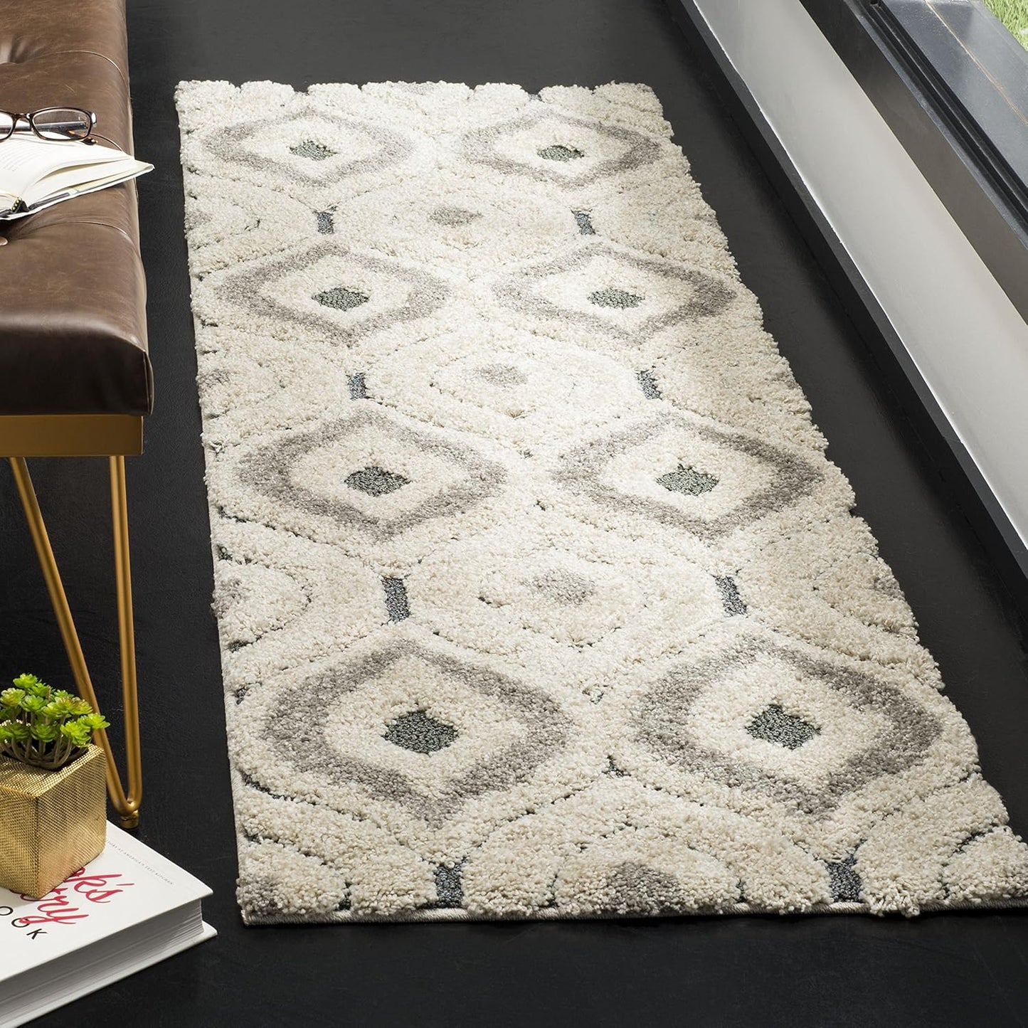 SAFAVIEH Florida Shag Collection Area Rug - 6'7" Round, Cream & Smoke, Modern Ogee Design, Non-Shedding & Easy Care, 1.2-inch Thick Ideal for High Traffic Areas in Living Room, Bedroom (SG461-1179)