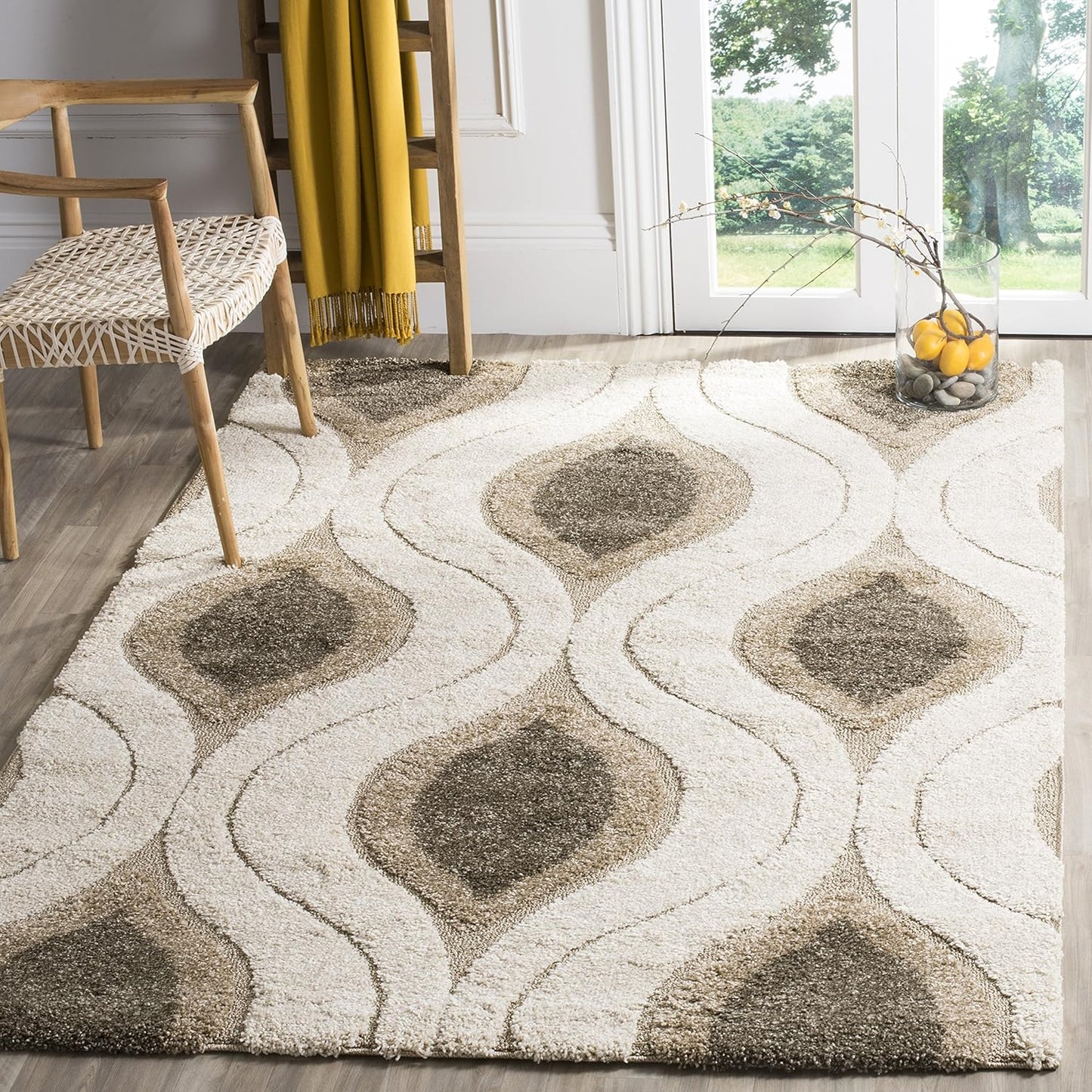 SAFAVIEH Florida Shag Collection Area Rug - 6'7" Round, Cream & Smoke, Modern Ogee Design, Non-Shedding & Easy Care, 1.2-inch Thick Ideal for High Traffic Areas in Living Room, Bedroom (SG461-1179)