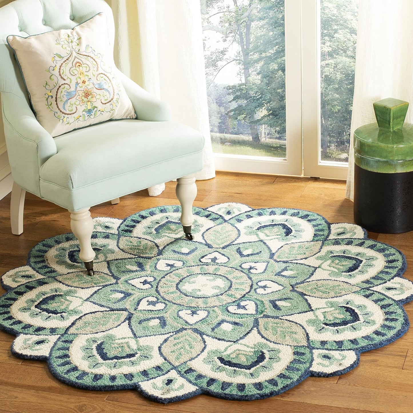 SAFAVIEH Novelty Collection Area Rug - 9' Round, Red & Taupe, Handmade Boho Floral Rustic Country Wool, Ideal for High Traffic Areas in Living Room, Bedroom (NOV604Q)